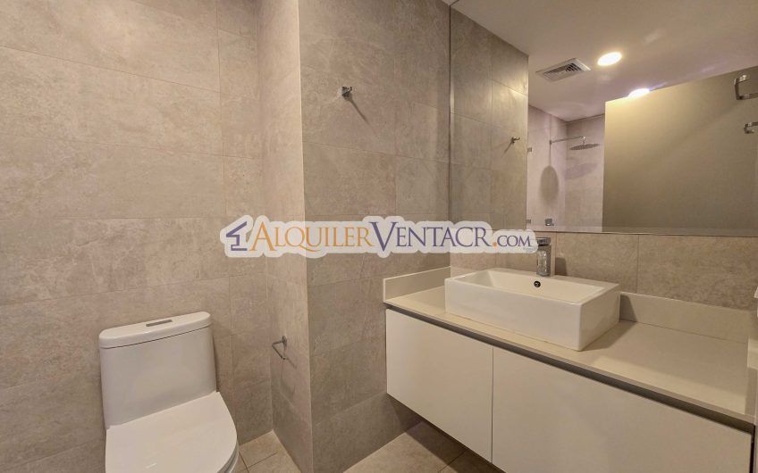 Lujoso apartamento de 3 habit.+ de servicio en Escazú Centro