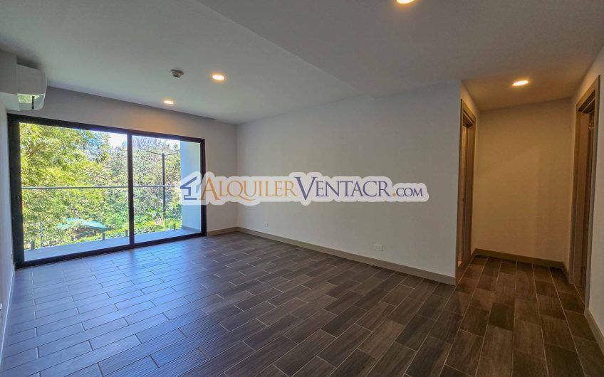 Lujoso apartamento de 3 habit.+ de servicio en Escazú Centro