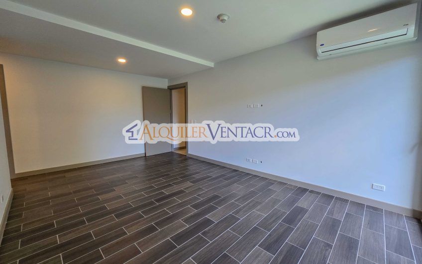 Lujoso apartamento de 3 habit.+ de servicio en Escazú Centro