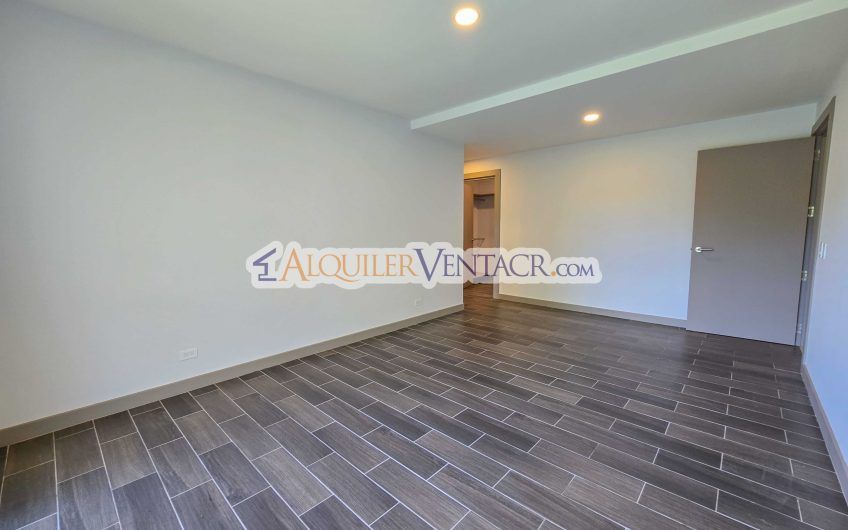 Lujoso apartamento de 3 habit.+ de servicio en Escazú Centro