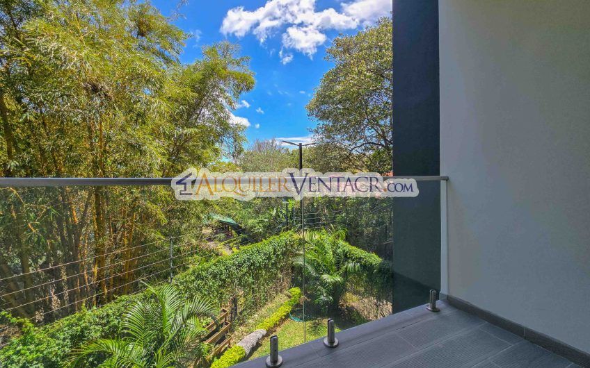 Lujoso apartamento de 3 habit.+ de servicio en Escazú Centro