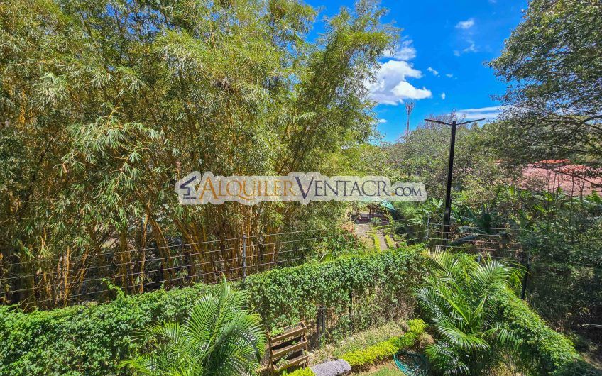 Lujoso apartamento de 3 habit.+ de servicio en Escazú Centro