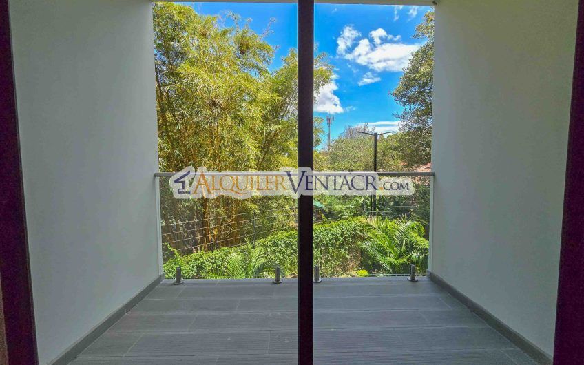 Lujoso apartamento de 3 habit.+ de servicio en Escazú Centro