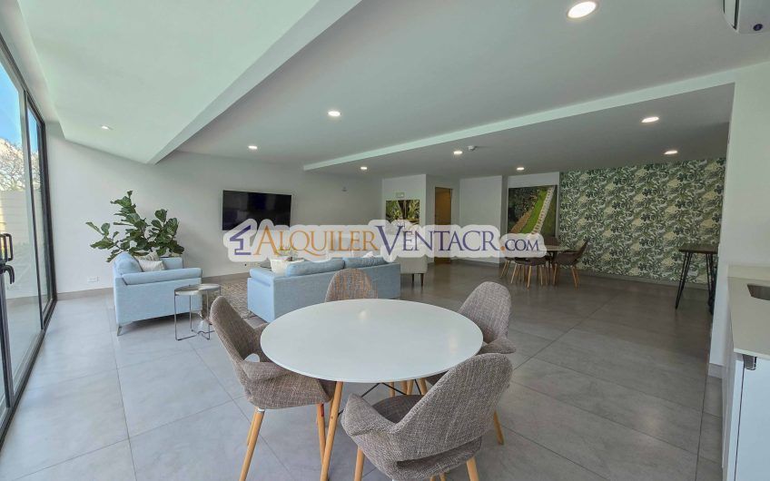 Lujoso apartamento de 3 habit.+ de servicio en Escazú Centro