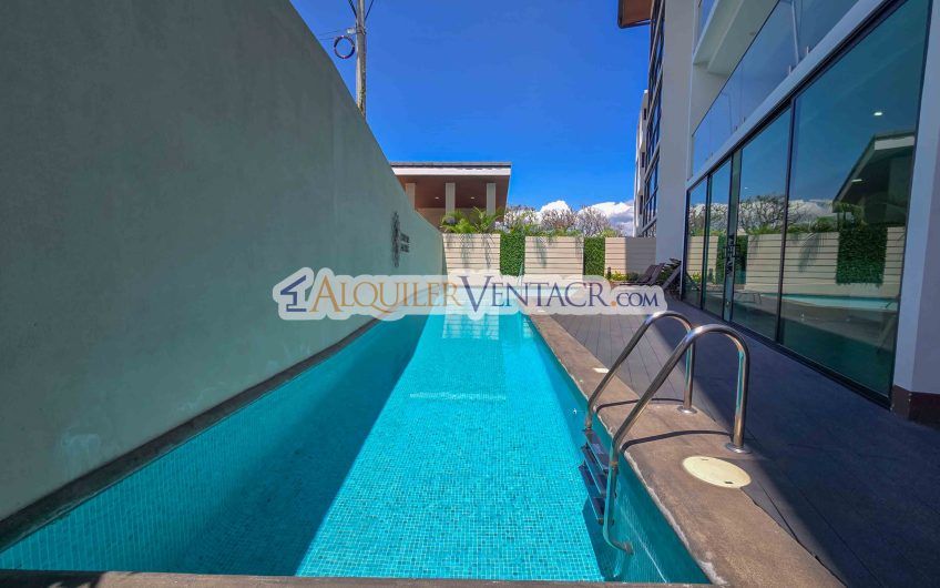 Lujoso apartamento de 3 habit.+ de servicio en Escazú Centro