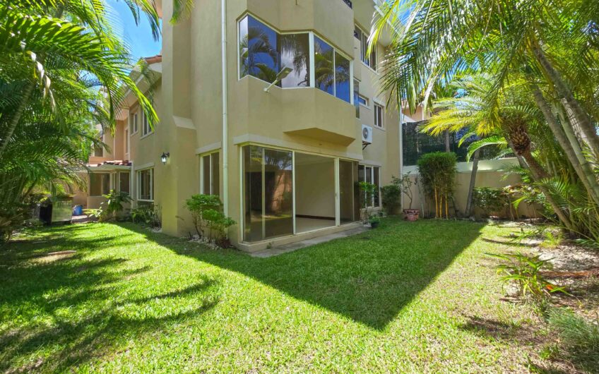 Jaboncillos Escazú! Condo de 523 m2 con 6 habit. + de servicio y jardín