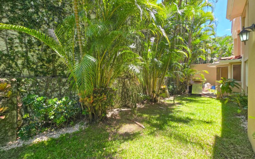 Jaboncillos Escazú! Condo de 523 m2 con 6 habit. + de servicio y jardín