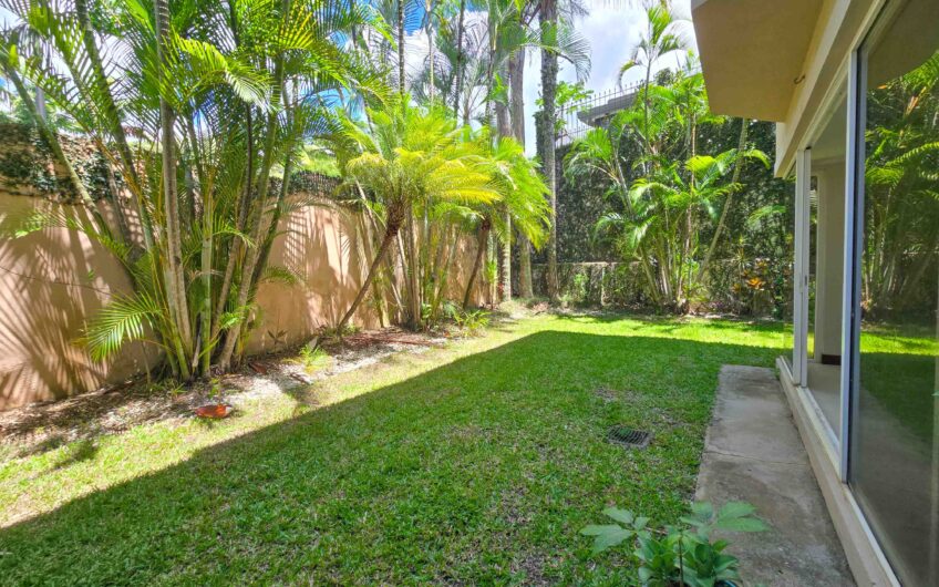 Jaboncillos Escazú! Condo de 523 m2 con 6 habit. + de servicio y jardín