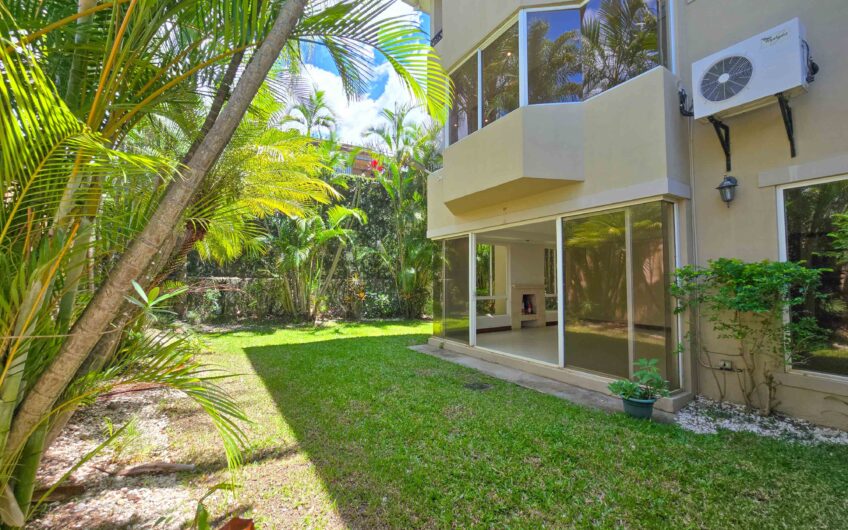 Jaboncillos Escazú! Condo de 523 m2 con 6 habit. + de servicio y jardín