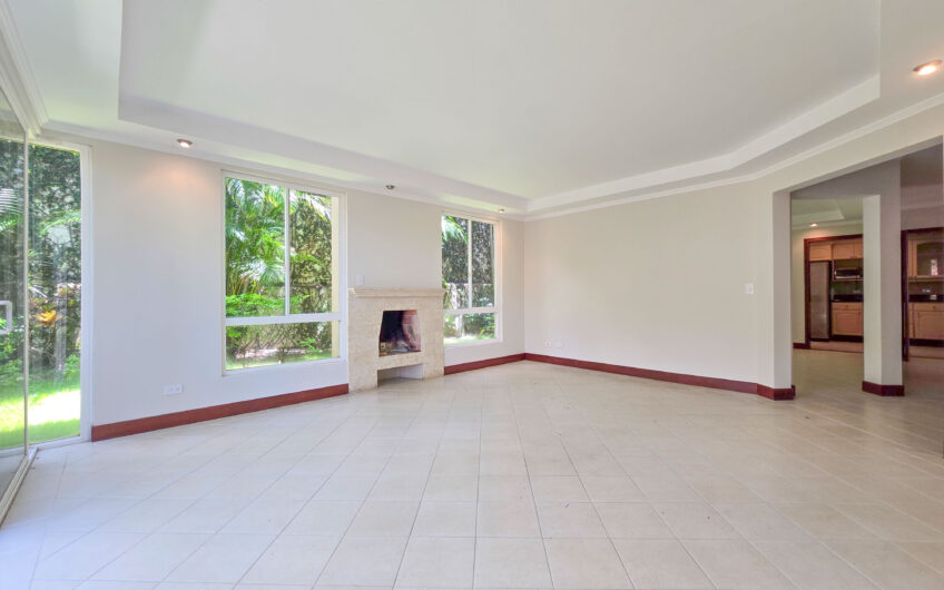 Jaboncillos Escazú! Condo de 523 m2 con 6 habit. + de servicio y jardín