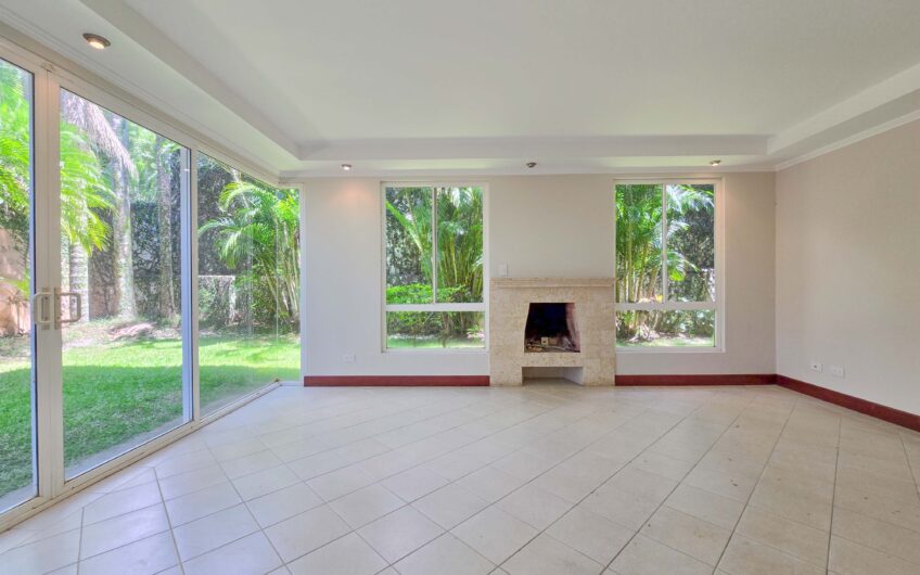 Jaboncillos Escazú! Condo de 523 m2 con 6 habit. + de servicio y jardín