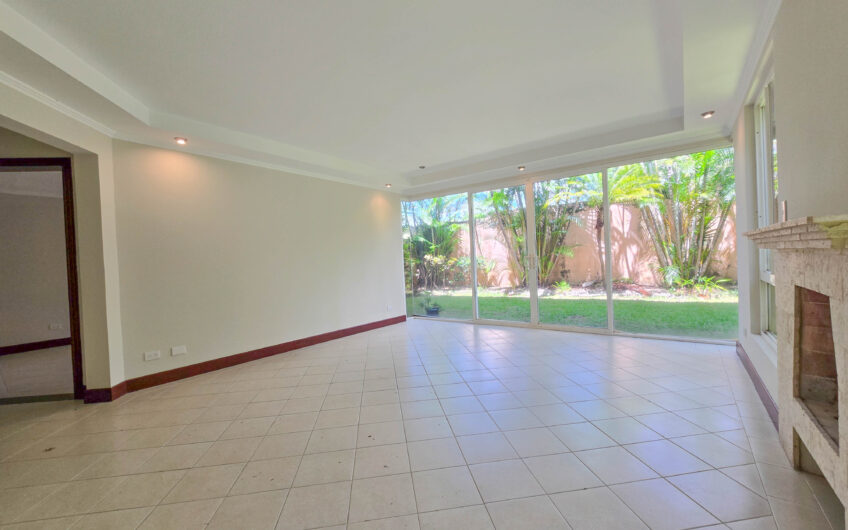 Jaboncillos Escazú! Condo de 523 m2 con 6 habit. + de servicio y jardín