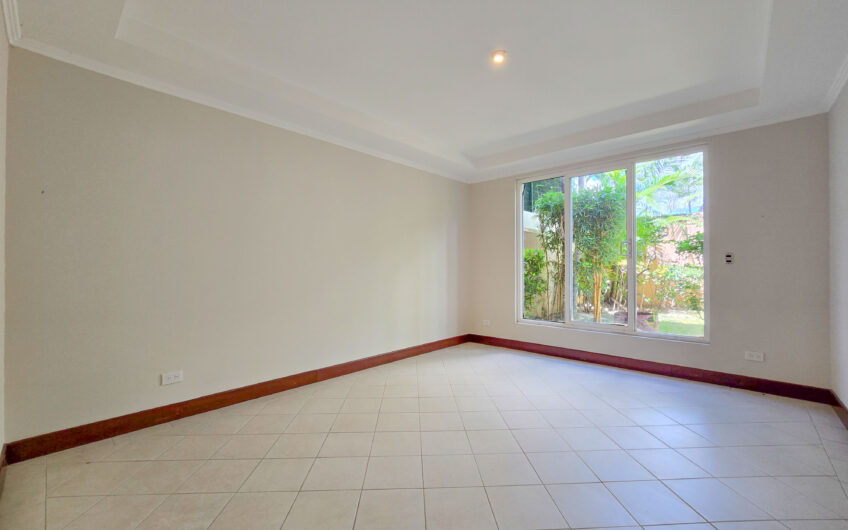 Jaboncillos Escazú! Condo de 523 m2 con 6 habit. + de servicio y jardín