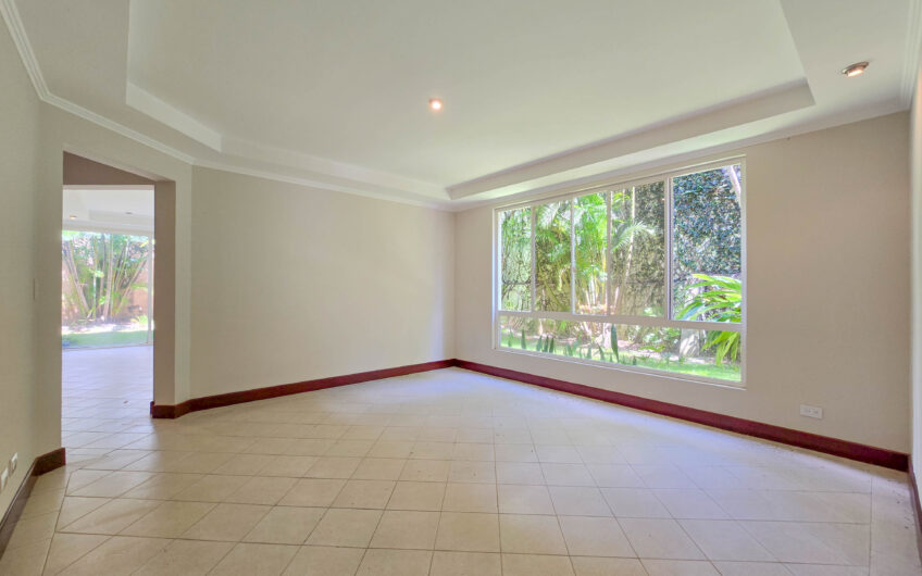 Jaboncillos Escazú! Condo de 523 m2 con 6 habit. + de servicio y jardín