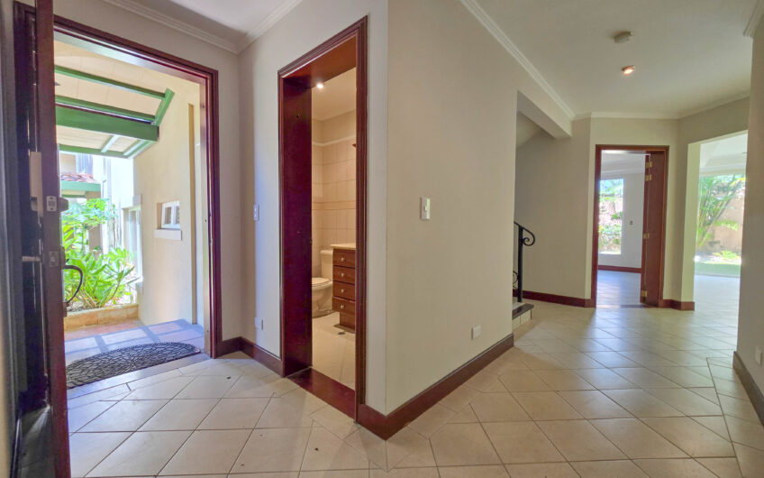 Jaboncillos Escazú! Condo de 523 m2 con 6 habit. + de servicio y jardín