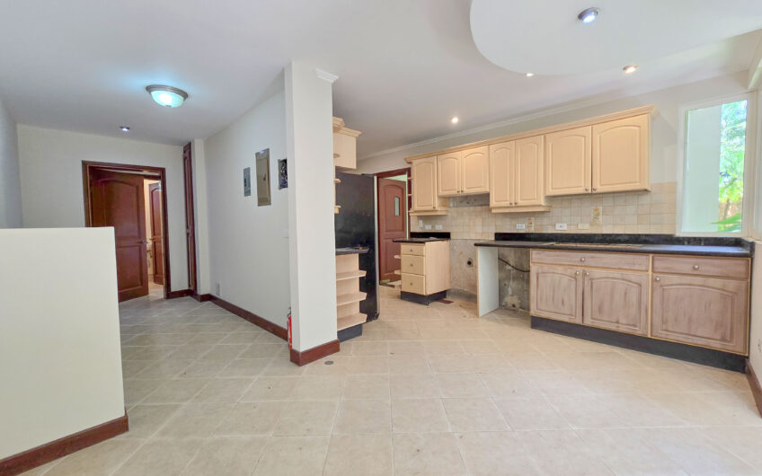 Jaboncillos Escazú! Condo de 523 m2 con 6 habit. + de servicio y jardín