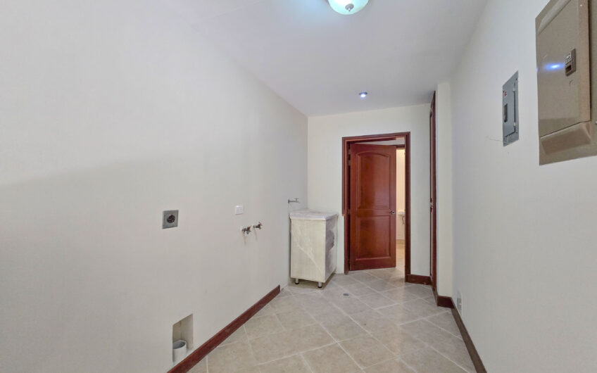 Jaboncillos Escazú! Condo de 523 m2 con 6 habit. + de servicio y jardín