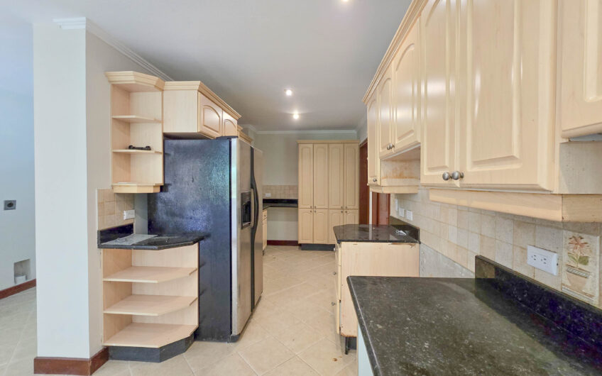 Jaboncillos Escazú! Condo de 523 m2 con 6 habit. + de servicio y jardín