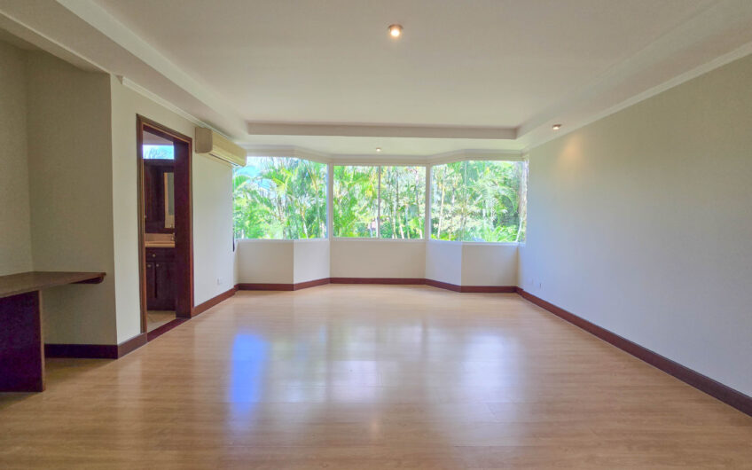 Jaboncillos Escazú! Condo de 523 m2 con 6 habit. + de servicio y jardín