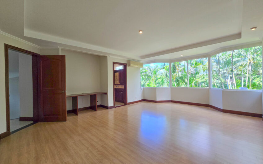 Jaboncillos Escazú! Condo de 523 m2 con 6 habit. + de servicio y jardín