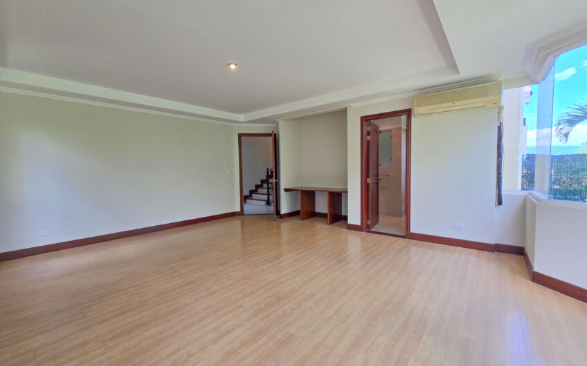 Jaboncillos Escazú! Condo de 523 m2 con 6 habit. + de servicio y jardín