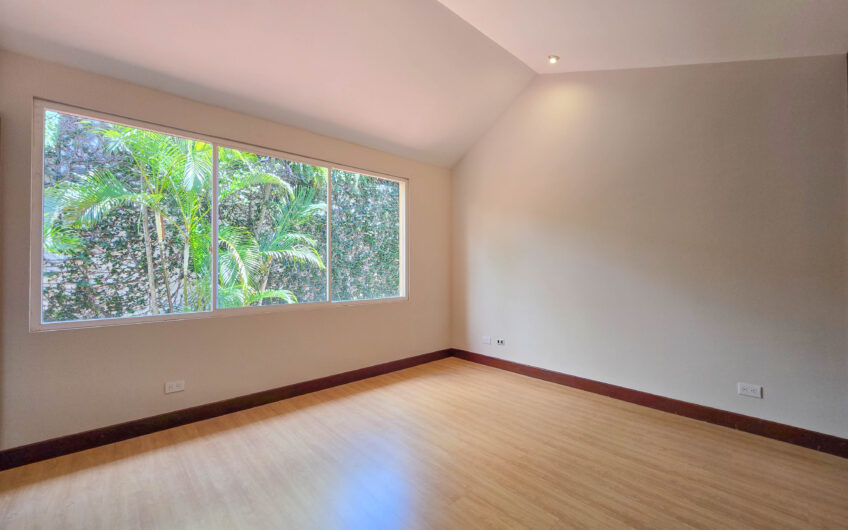 Jaboncillos Escazú! Condo de 523 m2 con 6 habit. + de servicio y jardín