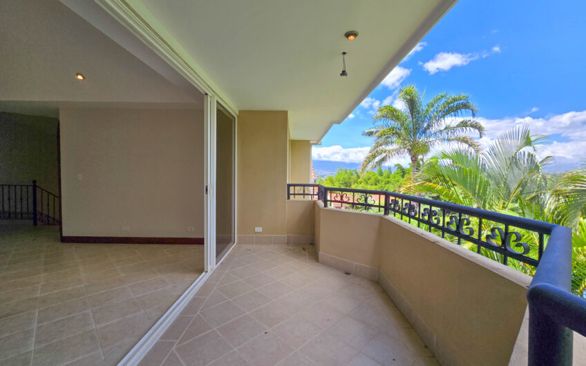 Jaboncillos Escazú! Condo de 523 m2 con 6 habit. + de servicio y jardín