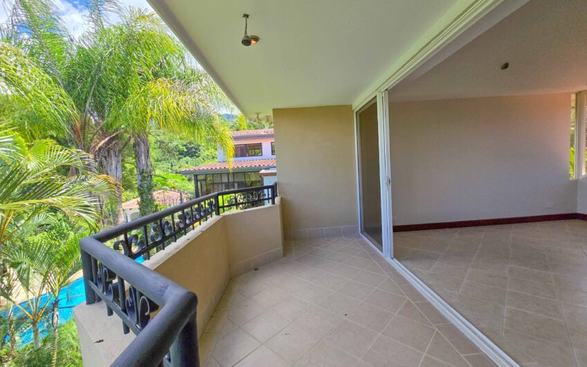 Jaboncillos Escazú! Condo de 523 m2 con 6 habit. + de servicio y jardín