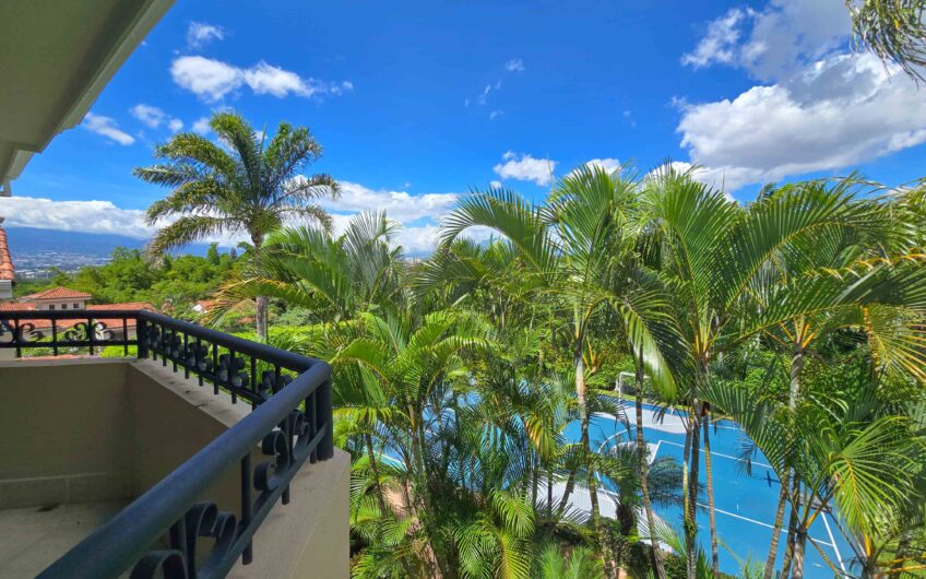 Jaboncillos Escazú! Condo de 523 m2 con 6 habit. + de servicio y jardín