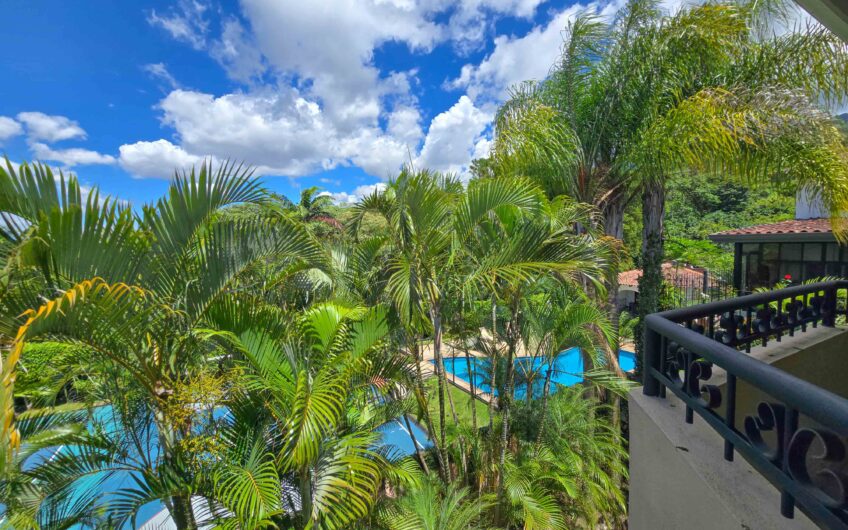 Jaboncillos Escazú! Condo de 523 m2 con 6 habit. + de servicio y jardín
