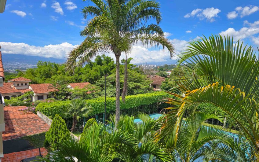 Jaboncillos Escazú! Condo de 523 m2 con 6 habit. + de servicio y jardín
