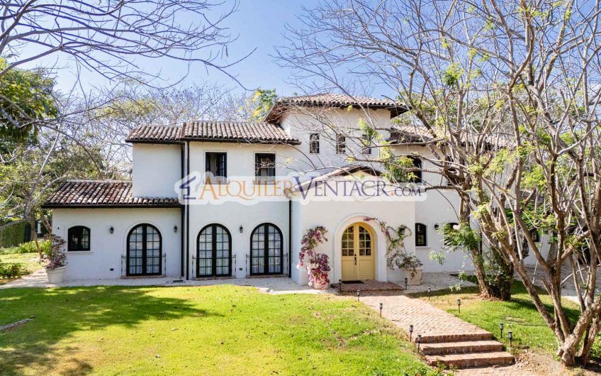 Hacienda Pinilla Tamarindo Guanacaste! Casa de 454 m2 con 1.630 m2 lote
