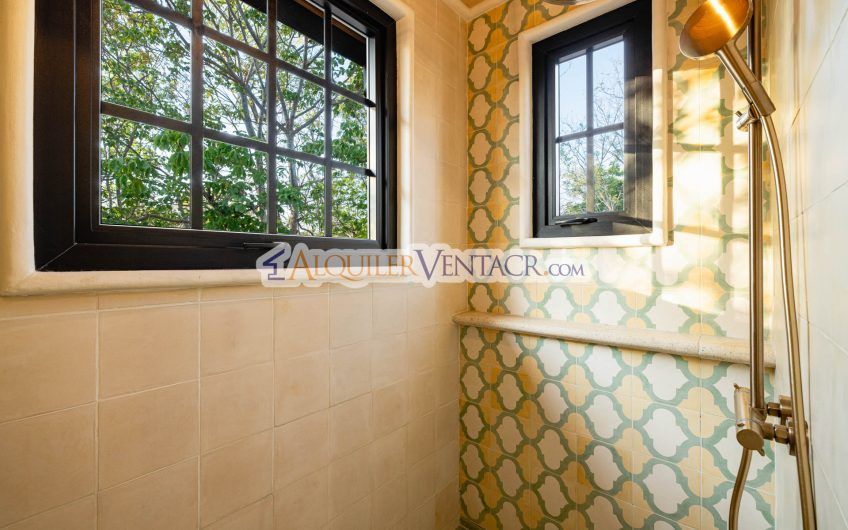 Hacienda Pinilla Tamarindo Guanacaste! Casa de 454 m2 con 1.630 m2 lote