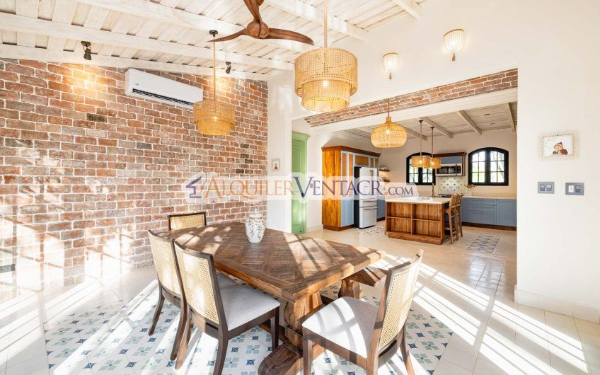 Hacienda Pinilla Tamarindo Guanacaste! Casa de 454 m2 con 1.630 m2 lote