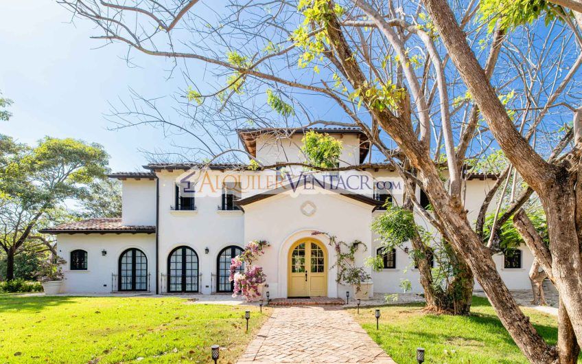 Hacienda Pinilla Tamarindo Guanacaste! Casa de 454 m2 con 1.630 m2 lote