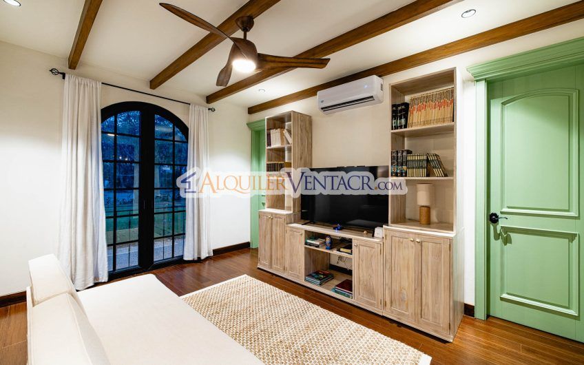 Hacienda Pinilla Tamarindo Guanacaste! Casa de 454 m2 con 1.630 m2 lote