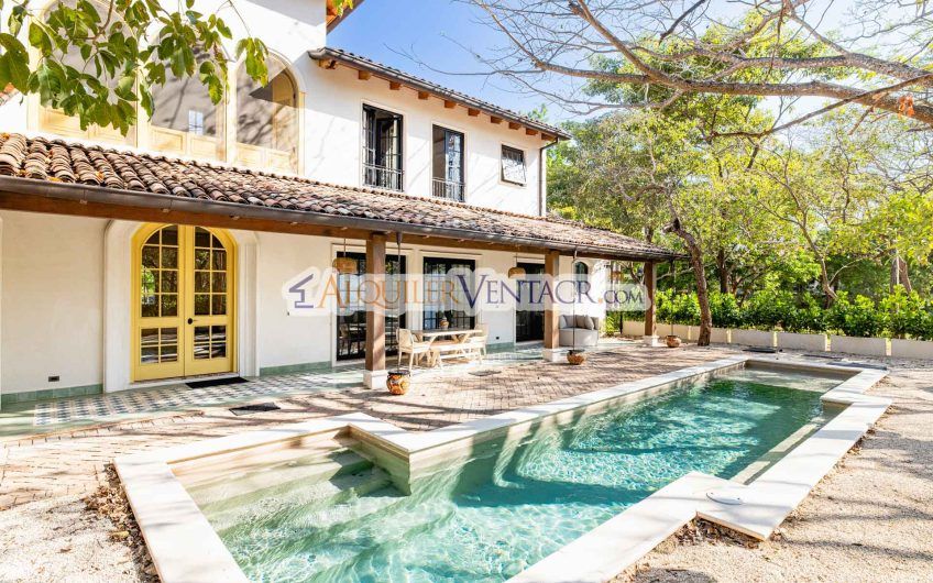 Hacienda Pinilla Tamarindo Guanacaste! Casa de 454 m2 con 1.630 m2 lote