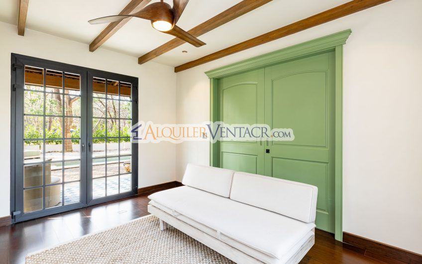 Hacienda Pinilla Tamarindo Guanacaste! Casa de 454 m2 con 1.630 m2 lote