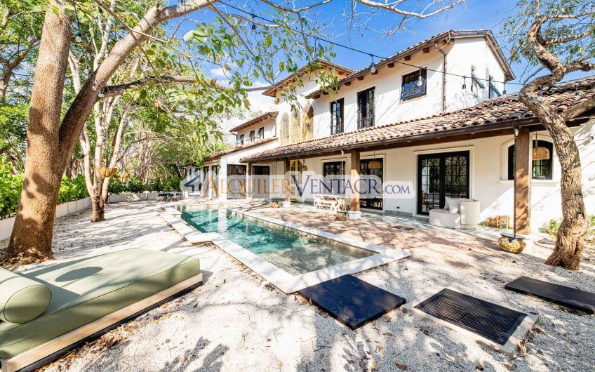 Hacienda Pinilla Tamarindo Guanacaste! Casa de 454 m2 con 1.630 m2 lote