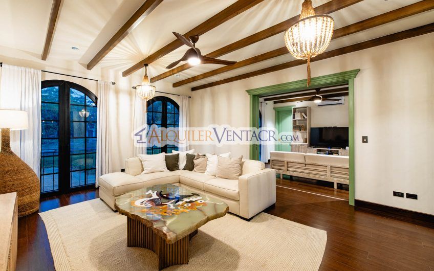 Hacienda Pinilla Tamarindo Guanacaste! Casa de 454 m2 con 1.630 m2 lote