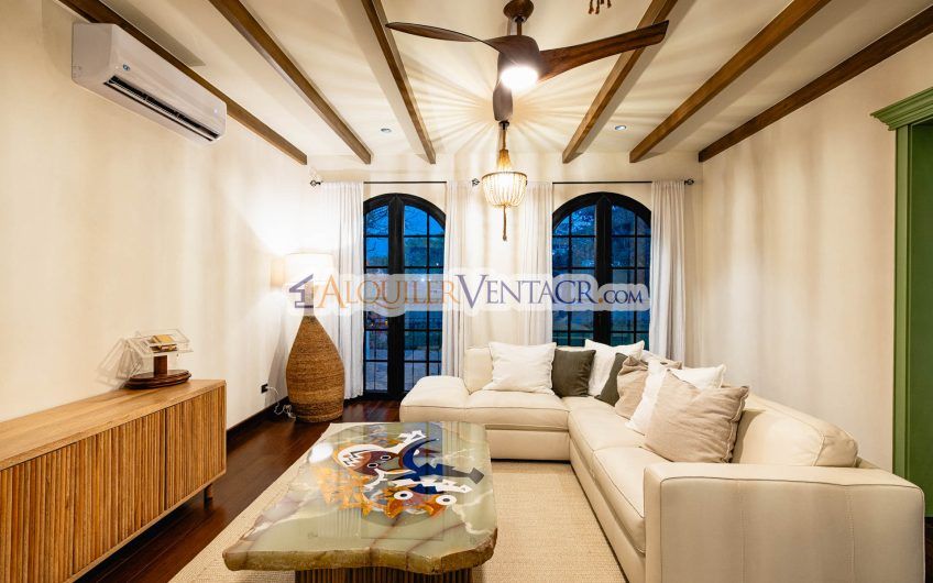 Hacienda Pinilla Tamarindo Guanacaste! Casa de 454 m2 con 1.630 m2 lote