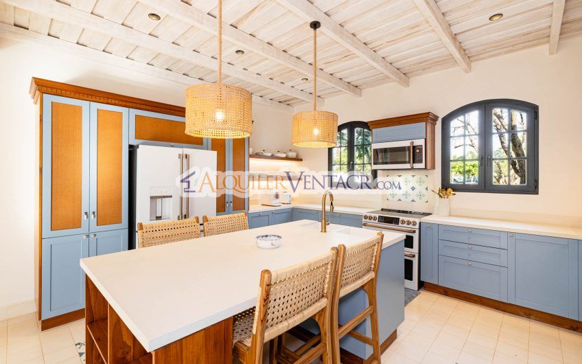 Hacienda Pinilla Tamarindo Guanacaste! Casa de 454 m2 con 1.630 m2 lote