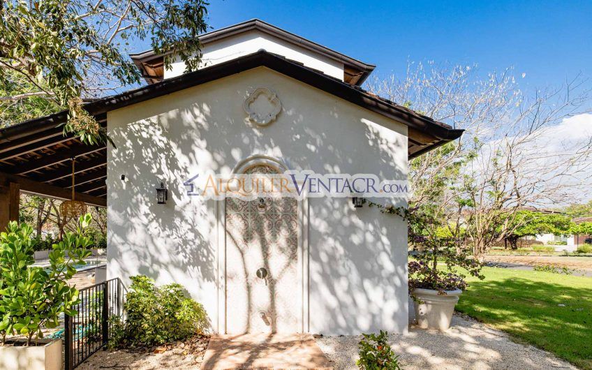 Hacienda Pinilla Tamarindo Guanacaste! Casa de 454 m2 con 1.630 m2 lote