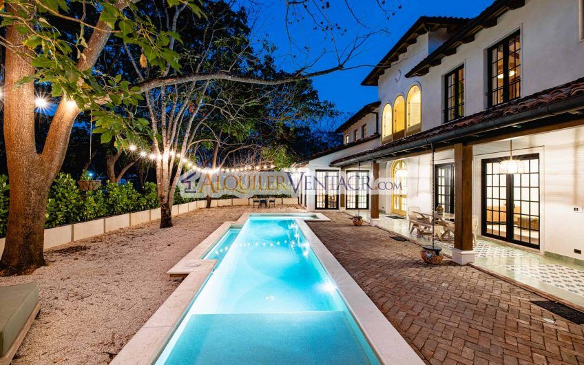 Hacienda Pinilla Tamarindo Guanacaste! Casa de 454 m2 con 1.630 m2 lote