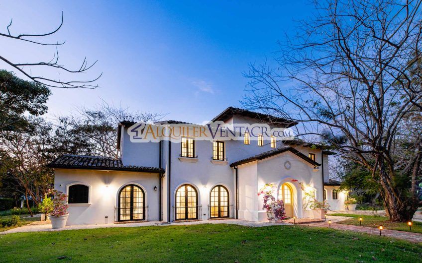 Hacienda Pinilla Tamarindo Guanacaste! Casa de 454 m2 con 1.630 m2 lote