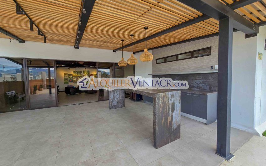 Oficina en Torres del Parque en Sabana Norte