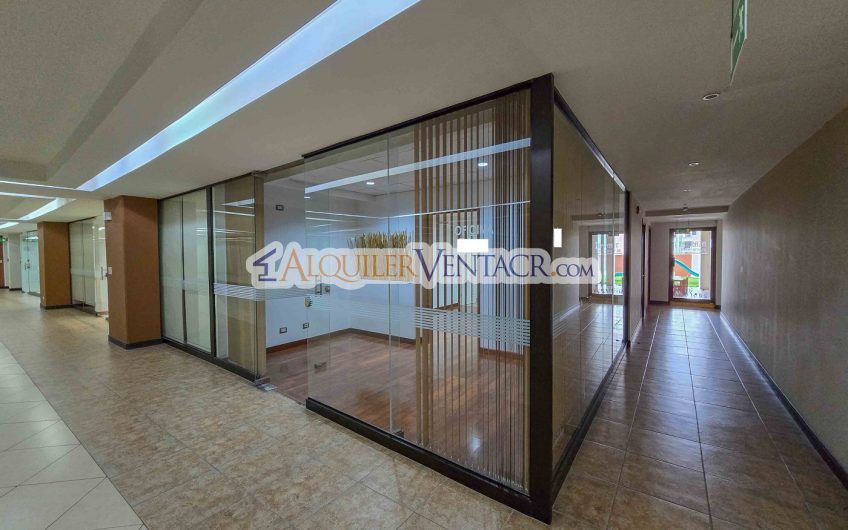 Oficina en Torres del Parque en Sabana Norte