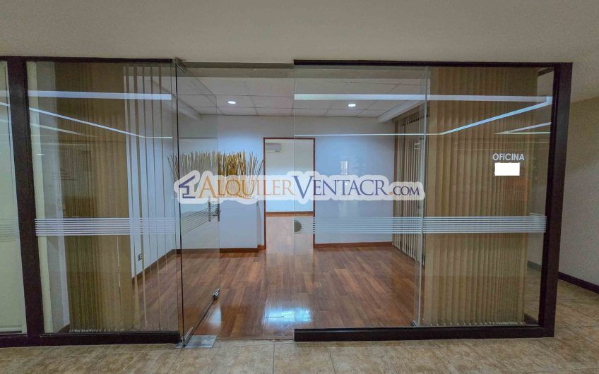 Oficina en Torres del Parque en Sabana Norte