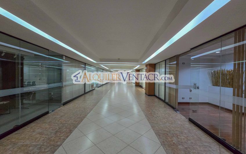 Oficina en Torres del Parque en Sabana Norte