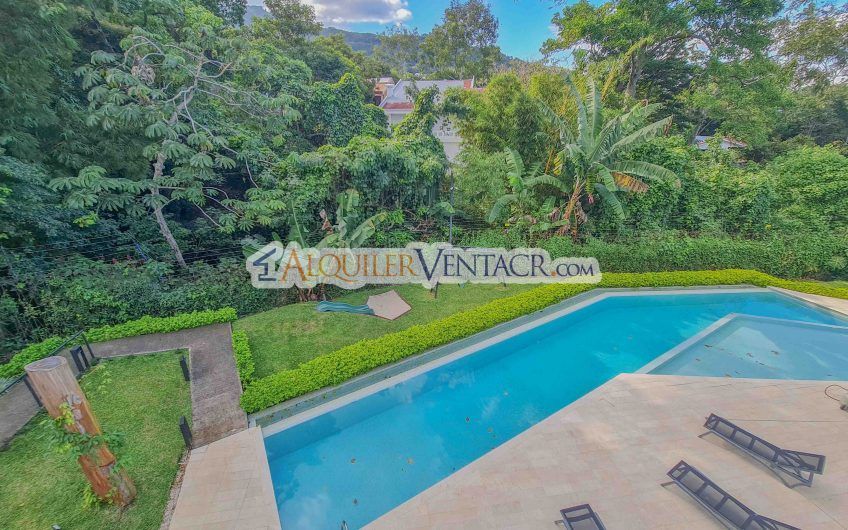 Lujoso condo de 3 habit. con vista en Escazú